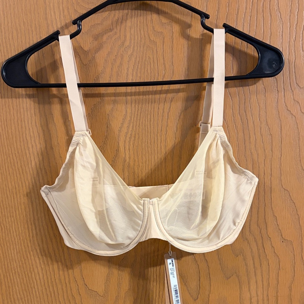 SKIMS NEW Sand Women’s No Show Unlined Molded Demi Bra 34DDD - Picture 2 of 10